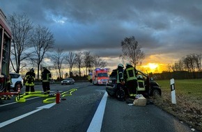 Freiwillige Feuerwehr Marienheide: FW Marienheide: Verkehrsunfall auf der L306 in Marienheide-Müllenbach