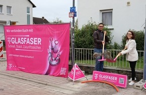 Deutsche Telekom AG: Telekom leitet mit weiterem Spatenstich den zweiten Abschnitt des Glasfaserausbaus in Maintal-Bischofsheim ein