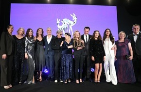 HSE24: HSE feiert 30 Jahre und spendet 300.000 Euro für Kinder in Not