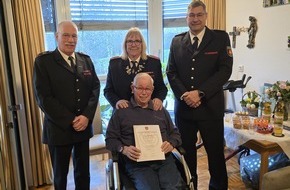 Feuerwehr Kleve: FW-KLE: Besondere Ehrung f&uuml;r Hans van Offern