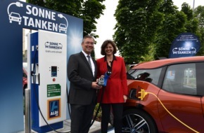 innogy eMobility Solutions: Günstig einkaufen - kostenlos Strom tanken / ALDI Süd nimmt in München kostenfreie Schnellladesäulen für Elektrofahrzeuge in Betrieb
