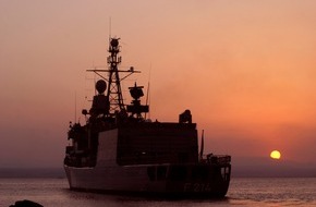 Presse- und Informationszentrum Marine: Deutsche Marine - Bilder der Woche: Fregatte "Karlsruhe" gehört zur "Bremen-Klasse"