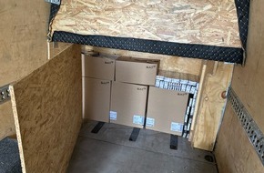 Hauptzollamt Landshut: HZA-LA: Zoll stoppt Schmuggelfahrzeug - Zigaretten in doppelter Wand versteckt
