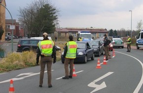 Polizeiinspektion Nienburg / Schaumburg: POL-NI: "Don`t drug and drive - just say no" - Große Polizeikontrolle an der BBS -Bild im Download-