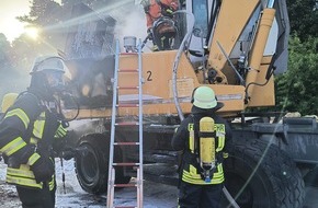 Freiwillige Feuerwehr der Stadt Bergen: FFW Bergen: Brennender Bagger in Eversen