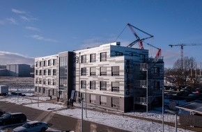 CUSTOMCELLS®: Neue Unternehmenszentrale für deutschen Batteriepionier: CustomCells eröffnet Zukunftslabor in Itzehoe