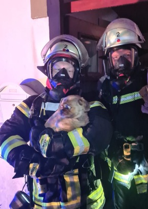 FW Schalksmühle: Gewitter - Dachstuhlbrand durch Blitzschlag - Hund gerettet