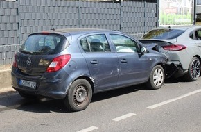 Polizei Rheinisch-Bergischer Kreis: POL-RBK: Bergisch Gladbach - Opel fährt ungebremst auf zwei Pkw auf