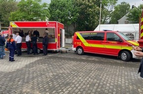Feuerwehr Velbert: FW-Velbert: -Korrektur- Neuer Versorgungsanhänger für die Feuerwehr Velbert übergeben