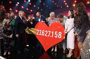 Ein Herz für Kinder: Ein KROOSartiger Abend: 23.627.158 Euro für "Ein Herz für Kinder" / Fußball-Weltmeister Toni Kroos erhält "Das Goldene Herz" der BILD-Hilfsorganisation / Vicky Leandros ein letztes Mal live im TV