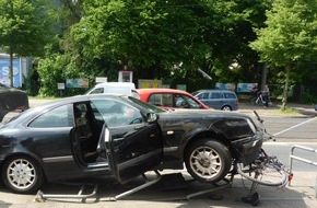 Polizei Bremen: POL-HB: Nr.:0315 --Mercedes auf Fahrradständer eingeparkt--