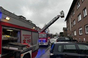 Feuerwehr Schermbeck: FW-Schermbeck: Türöffnung und Tragehilfe
