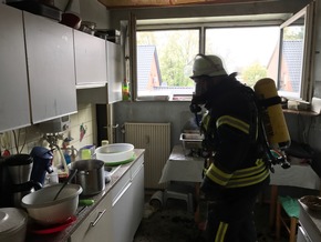 Feuerwehr Weeze: Gemeldeter Wohnungsbrand mit Menschenleben in Gefahr