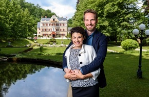 ARD Das Erste: Das Erste: "Sturm der Liebe": Wiedersehen und Abschied 
Christian Feist und Liza Tzschirner kehren in Gastrollen an den "Fürstenhof" zurück - Louisa von Spies verlässt ARD-Telenovela