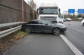 Feuerwehr Ratingen: FW Ratingen: Ratingen BAB 52, Verkehrsunfall, Person eingeklemmt