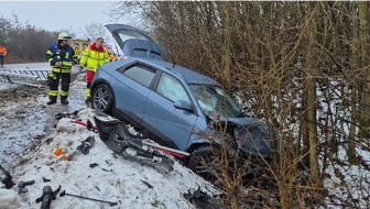 Polizeidirektion Kiel: POL-KI: 260213.1 Kreis Pl&ouml;n: Verkehrsunfall auf der B76 H&ouml;he B&ouml;sdorf - F&uuml;hrerschein beschlagnahmt