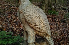 Polizei Lippe: POL-LIP: Detmold-Berlebeck. Skulptur eines Adlers geklaut (Nachtrag mit Foto)