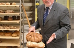 Getreide-, Markt- u. Ernährungsforschung: Broteinkauf im Sommer richtig planen / Tipps vom Brotexperten: Roggenbrot hält länger frisch Schimmelschutz nach "Großmutter-Methode"