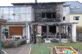 Kreispolizeibehörde Euskirchen: POL-EU: Doppelhaushälfte ausgebrannt