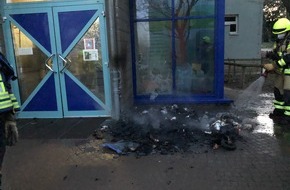 Polizeidirektion Worms: POL-PDWO: Mülltonne in Brand gesetzt - Die Polizei sucht Zeugen