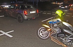 Polizei Mettmann: POL-ME: Polizeimotorrad bei Sonder- und Wegerechtsfahrt verunfallt - Ratingen - 2002097