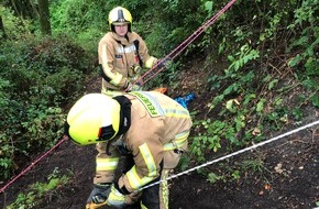 Feuerwehr Stolberg: FW-Stolberg: Böschung hinunter gestürzt - schwer verletzt