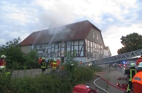 Polizeiinspektion Hameln-Pyrmont/Holzminden: POL-HM: Wohnungsbrand in Eimbeckhausen - Einsatzkräfte finden Leiche
