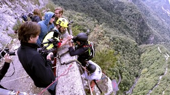 ProSieben: Freundschaft in Höhen und Tiefen: Stürzt sich Helena 170 Meter in die Schlucht? "Mein bester Feind" mit Joko und Klaas am Samstag, 20:15 Uhr