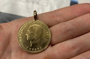 Hauptzollamt Bielefeld: HZA-BI: Bielefelder Zoll verhindert Goldschmuggel am Flughafen/Reisende hatte Goldschmuck im Wert von rund 15.500 Euro nicht angemeldet