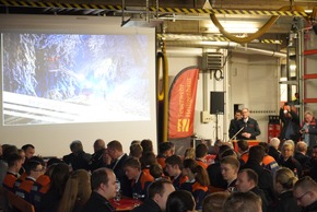 FW-Heiligenhaus: Feuerwehr blickt mit vielen Gästen auf das Jahr zurück.