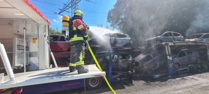 Kreisfeuerwehrverband Rendsburg-Eckernförde: FW-RD: Feuerwehr löscht Autotransporter auf der A210 - Fahrtrichtung Kiel