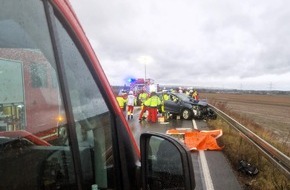 Feuerwehr Düren: FW Düren: Verkehrsunfall zwischen zwei PKW auf B56-n
