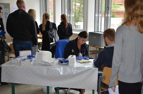 POL-AK NI: Erste große Blutspende-Aktion an der Polizeiakademie Nienburg; 120 Liter gespendet