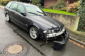 Kreispolizeibehörde Kleve: POL-KLE: Kleve- Unfallflucht- Geparkter 5er BMW beschädigt