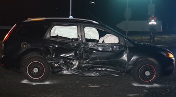 Kreispolizeibehörde Höxter: POL-HX: Unfall an der Zufahrt zur A44 bei Warburg