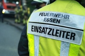Feuerwehr Essen: FW-E: Sperrmüllbrand in einer Lagerhalle-keine Verletzten