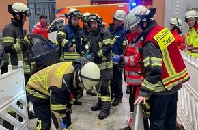 Feuerwehr Wetter (Ruhr): FW-EN: Wetter - Feuerwehr Wetter (Ruhr) führt realistische Übungen am Institut der Feuerwehr durch
