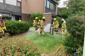 Feuerwehr Ratingen: FW Ratingen: Gasausströmung - Ratingen West, Goldregenweg, 27.07.2020