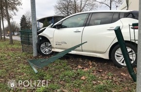 Polizeipräsidium Westpfalz: POL-PPWP: Unfallhergang unklar - Polizei sucht Zeugen