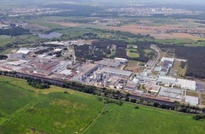 PreZero Stiftung & Co. KG: Vom Feld ins Papier: OutNature und LEIPA gehen neue Wege mit Strohfasern