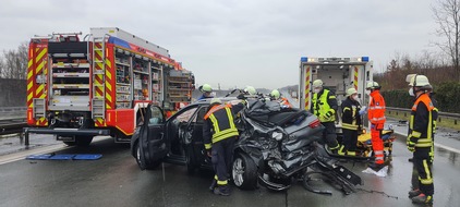 Freiwillige Feuerwehr Königswinter: FW Königswinter: Auffahrunfall fordert vier Verletzte auf A 3