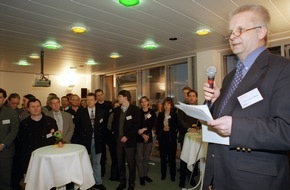 news aktuell GmbH: news aktuell eröffnet Hauptstadtbüro mit einer media lounge