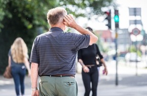 Bundesinnung der Hörakustiker KdöR: Ältere Menschen im Straßenverkehr besonders gefährdet / Wer gut hört, senkt sein Unfallrisiko