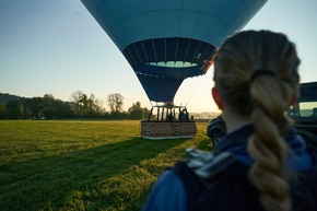 Jochen Schweizer Monthly // Inside Abenteuer Vol. 3 - Adrenalinkick next level: Fallschirmsprung aus dem Hei&szlig;luftballon