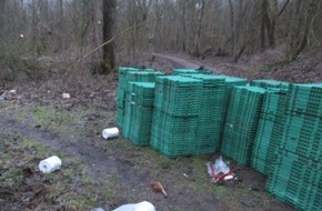 Polizei Rhein-Erft-Kreis: POL-REK: 210201-4: Spaziergänger fand ungewöhnliches Diebesgut im Wald - Hürth