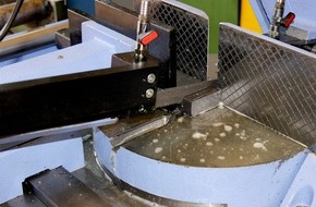 GELITA AG: Durchbruch-Innovation: Schmieren mit funktionellen Proteinen / GELITA entwickelt neuen Grundstoff für ölfreie, biologisch abbaubare Kühlschmierstoffe