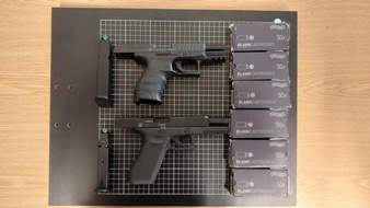 Bundespolizeiinspektion Rostock: BPOL-HRO: Bundespolizei stellt Mann mit zwei geladenen Schreckschusswaffen fest