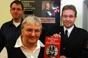 Feuerwehr Essen: FW-E: Theodor Goldschmidt Realschule ist "Partner der Feuerwehr"