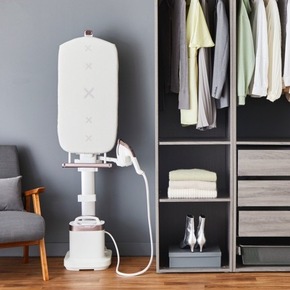 Die optimale Kombination zum B&uuml;geln und Dampfgl&auml;tten: Tefals praktische All-in-One-L&ouml;sung IXEO Vision ist stets zur Hand