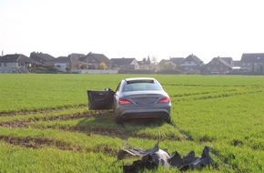 Polizei D&uuml;ren: POL-DN: Gef&auml;hrliches &Uuml;berholman&ouml;ver endet im Feld - Polizei ermittelt